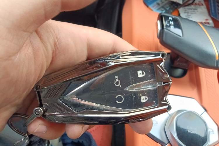 Used CHANGAN UNI-V iDD 2023 ZhiDian iDD 1.5T 113km Smart & Fun Version