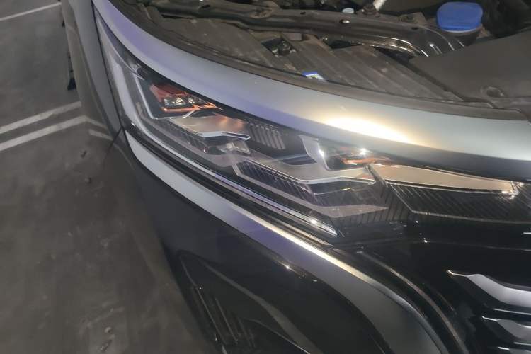 Used Denza D9 2025 DM-i Smart Drive 1020 Four-Wheel Drive Premium Model