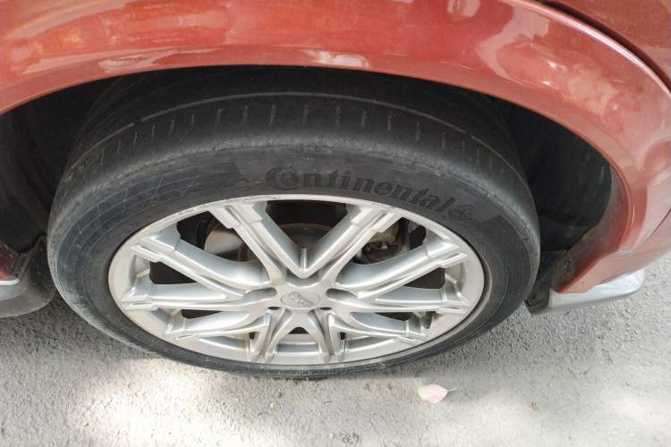 Used Infiniti ESQ 2014 1.6L Spontaneous Edition Right Front Wheel Hub