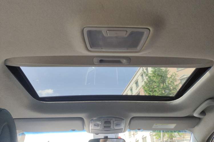 Used Hyundai Tucson 2015 1.6T Dual-Clutch Two-Wheel-Drive Smart Model Headliner