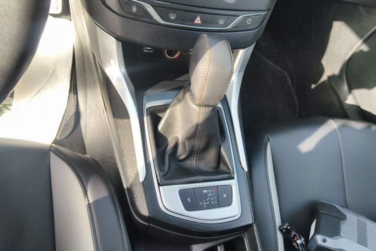 Used Peugeot 308S 2015 1.2T Automatic Jingchi Edition Gear Lever