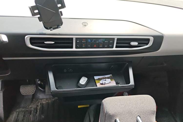 Used CHANGAN KUAYUE Starlight EV 2025 Model 3-Passenger Van, 305 km, Smart Driving Edition Audio And AC Panel