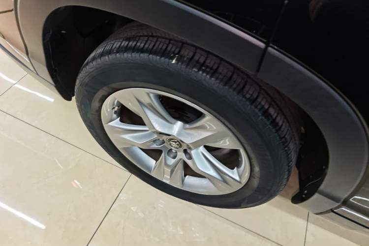 Used Toyota Highlander 2018 2.0T Four-Wheel Drive Luxury Version 7 Seats China VI Standard
