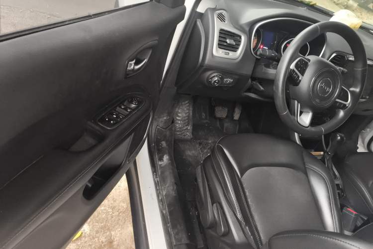 Used Jeep Compass 2017 200T Automatic Enjoyment Version
