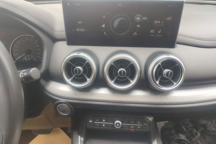 Used Wey VV5 2021 1.5T Two-Wheel Drive Color Pioneer