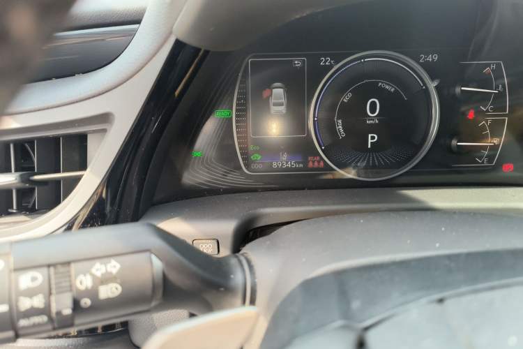 Used Lexus ES 2022 300h Excellence Edition Odometer Close Up