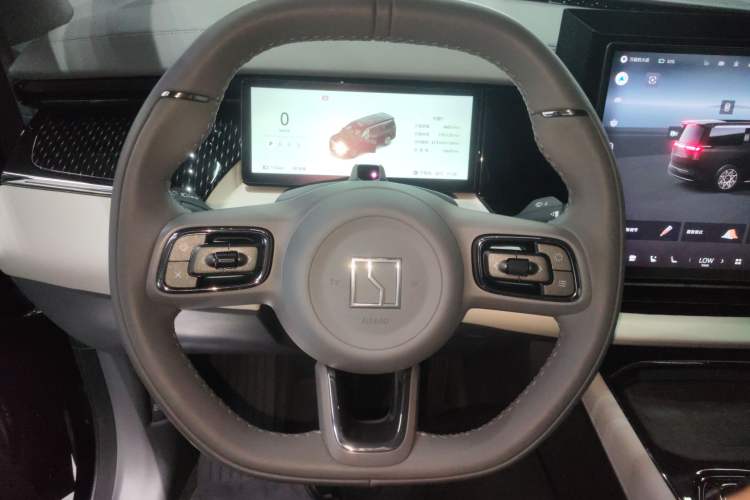 Used Zeekr 009 2024 Six-Seat Executive Version 4WD 108 kWh Steering Wheel