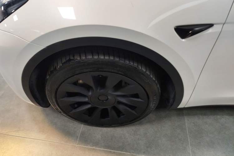 Used Tesla Model Y 2024 Long-Range All-Wheel-Drive Version