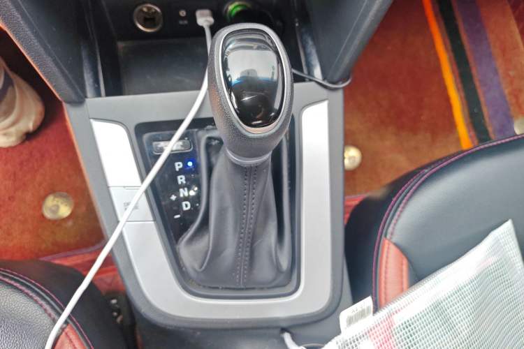 Used Hyundai Elantra (6th Generation / Lingdong) 2016 1.6L Automatic ZhiXuan – Elite Version Gear Lever