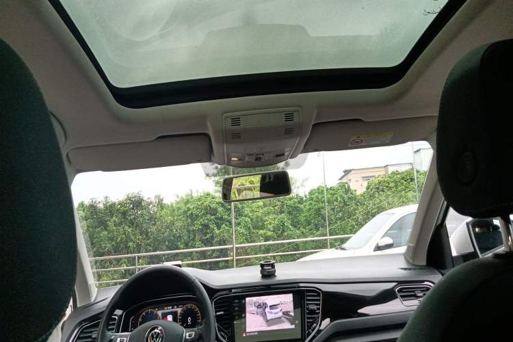 Used Volkswagen T-ROC 2022 280TSI DSG Two-Wheel Drive Comfort PLUS Headliner