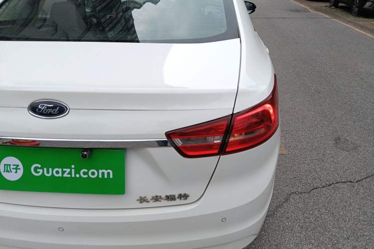 Used Ford Escort 2015 1.5L Automatic Fashion Model
