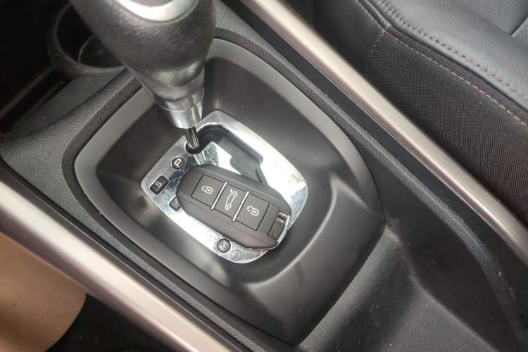 Used Peugeot 2008 2014 1.6L Automatic Navigation Edition Vehicle Key