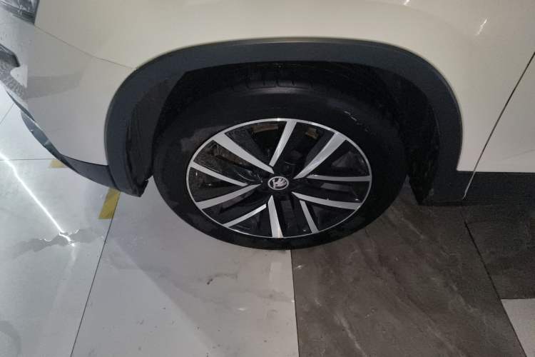 Used Skoda Kamiq 2020 1.5L Automatic Comfort Edition Left Front Wheel Hub