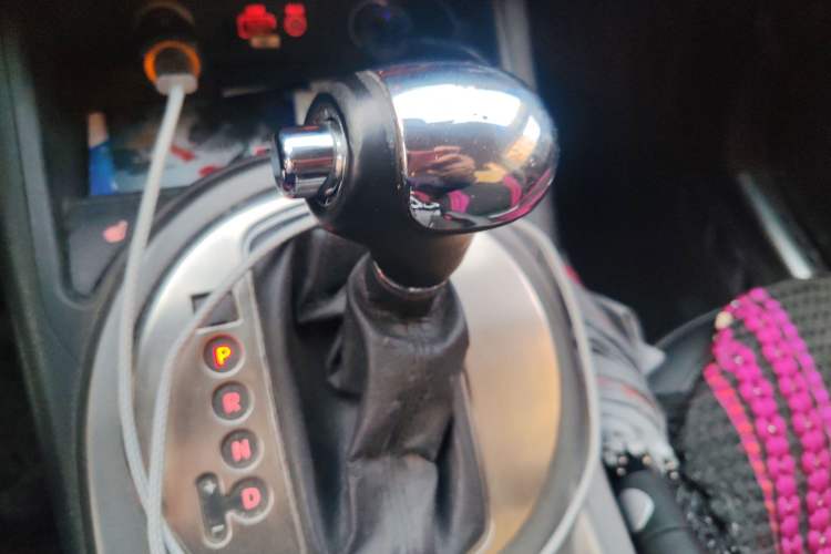 Used Kia Sportage R 2016 2.0L Automatic Two-Wheel Drive DLX Gear Lever