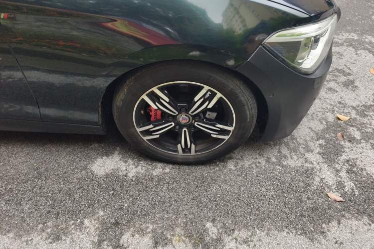 Used BMW 1 Series 2013 Revised 118i Sport Edition Right Front Wheel Hub