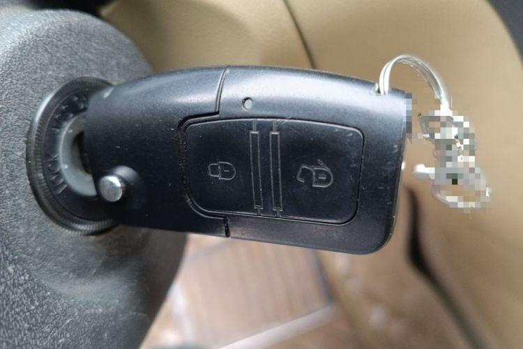 Used JMC Yusheng S350 2012 2.4T Two-Wheel Drive Luxury 7-Seater
