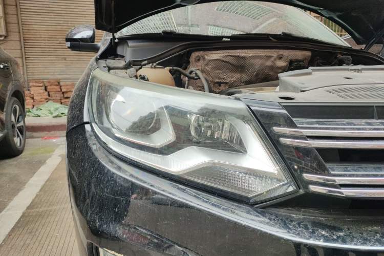 Used Volkswagen Tiguan 2015 1.8TSI Automatic Two-Wheel Drive Luxury Model Right Front Headlight