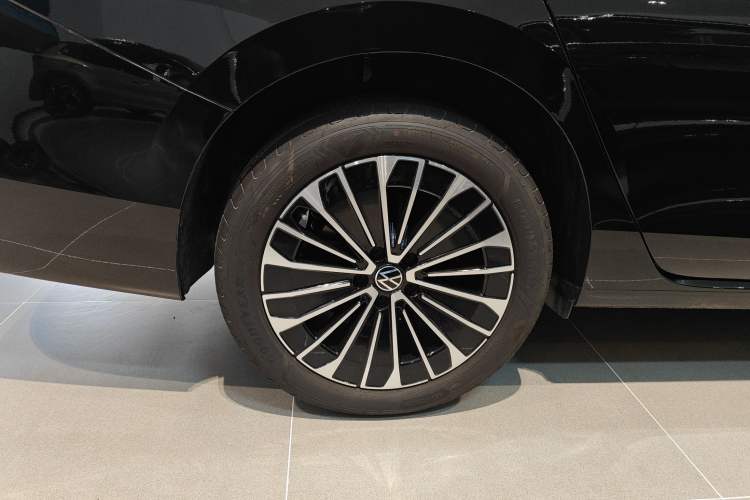 Used Volkswagen Magotan 2024 380TSI DSG Prestige Edition DaMai Package Exterior 5