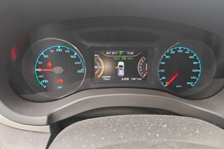 Used BYD Song New Energy 2017 Song DM 1.5TID All-Wheel Drive Luxury Model Odometer Close Up