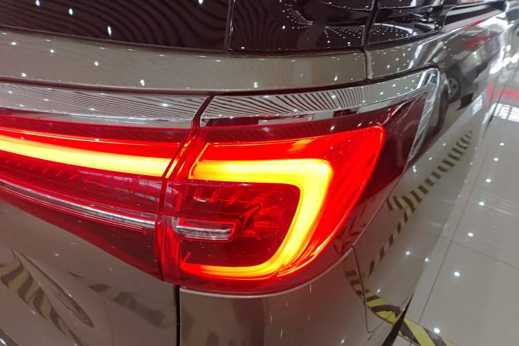 Used Buick GL8 2020 ES Land Cruiser 653T Luxury Model Right Rear Taillight