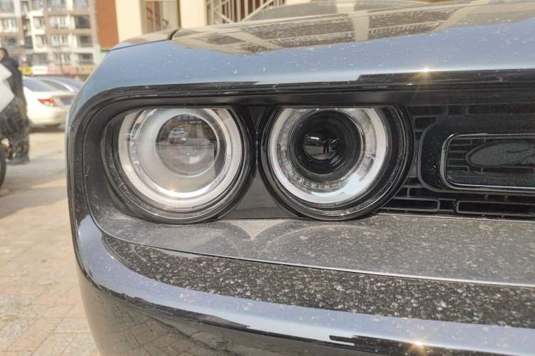 Used Dodge Challenger  Right Front Headlight