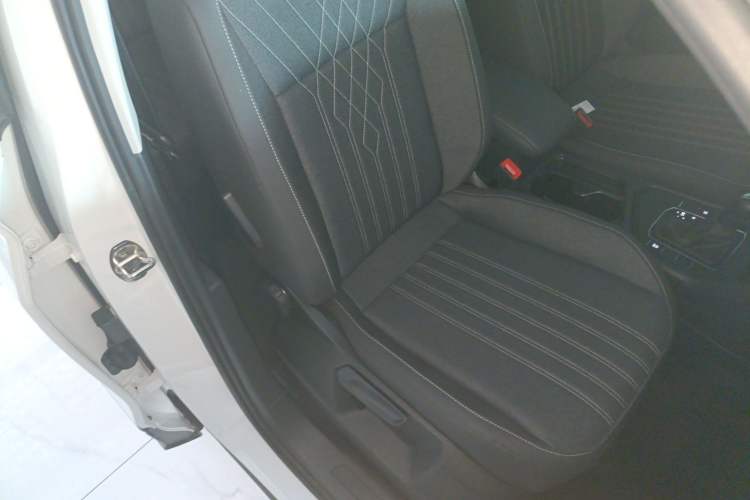 Used Volkswagen Tiguan L 2023 330TSI Automatic Two-Wheel Drive Comfort Edition Right Front Seat