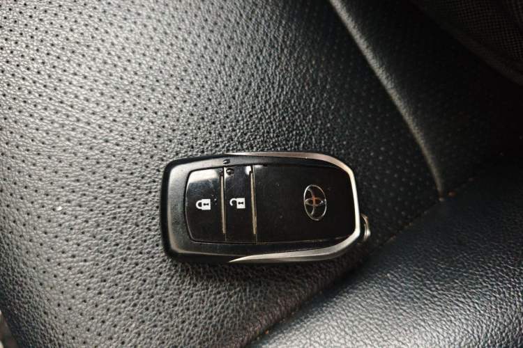 Used Toyota RAV4 2016 2.0L CVT Two-Wheel Drive Fashion Edition China V Standard