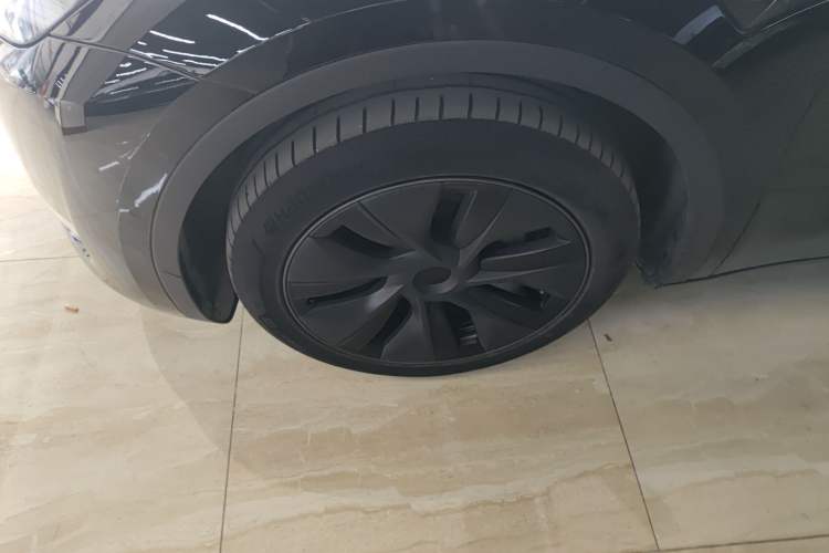 Used Tesla Model Y 2023 Long-Range All-Wheel-Drive Version
