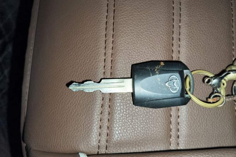 Used CHANGAN KUAYUE Xing V3 2023 1.5L Gasoline Comfort Edition 5-Seat Passenger Vehicle Vehicle Key