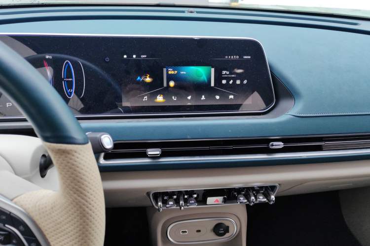 Used ORA Good Cat 2023 401 km Standard Range Luxury Version Lithium Iron Phosphate