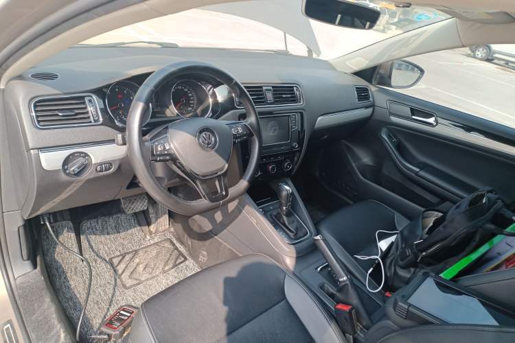 Used Volkswagen Sagitar 2017 180TSI Automatic Luxury Edition