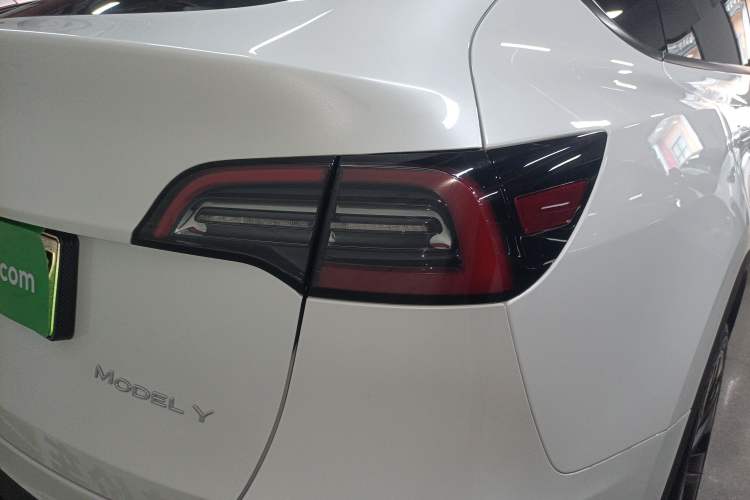 Used Tesla Model Y 2024 Long-Range All-Wheel-Drive Version Right Rear Taillight