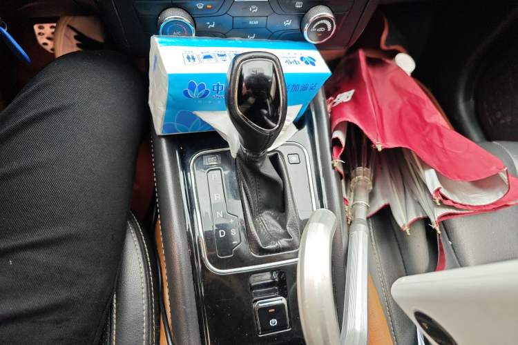 Used Dongfeng Fengon 580 2017 1.5T CVT Comfort Model Gear Lever