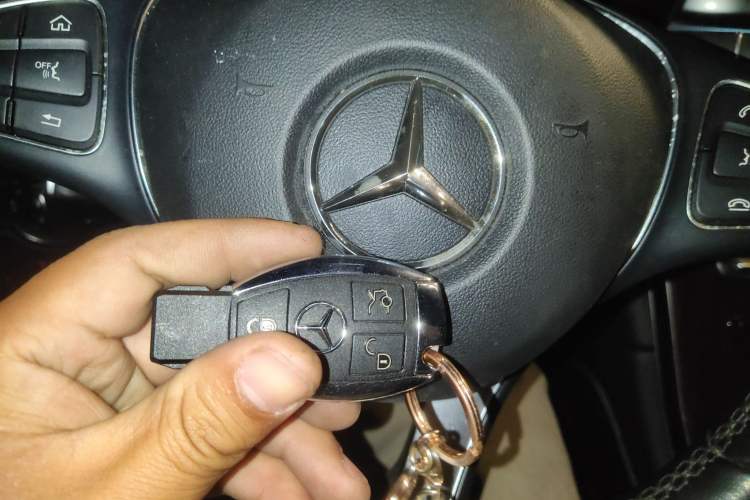 Used Mercedes-Benz GLC 2018 Facelift GLC 260 4MATIC Luxury Edition Vehicle Key