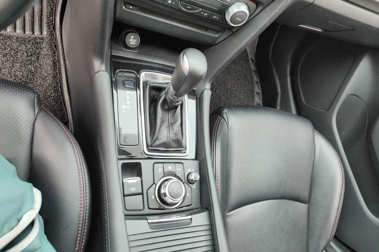 Used Mazda 3 Axela 2017 Hatchback 1.5L Automatic Luxury Model Emission Standard China V
