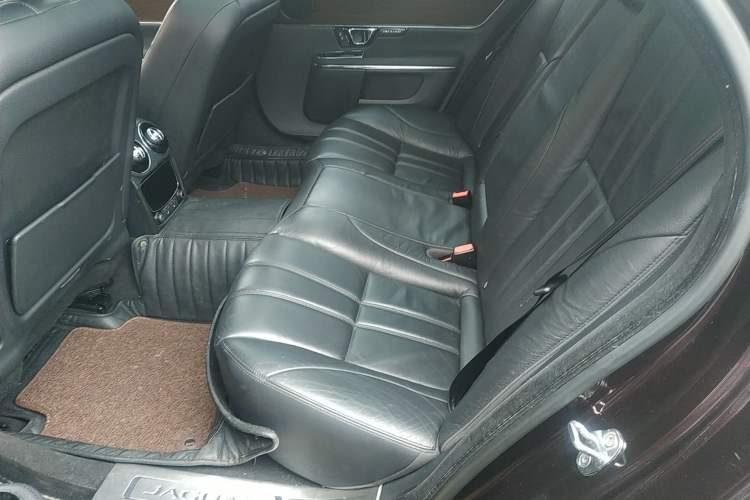 Used Jaguar XJ 2016 XJL 3.0 SC Two-Wheel-Drive Elegant Business Edition Left Rear Seat