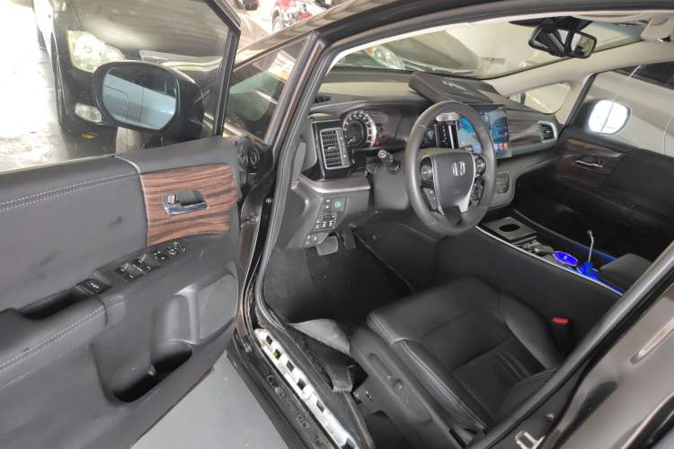 Used Honda Elysion 2016 2.4L Supreme Edition Driver Seat