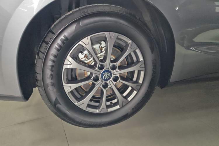 Used BYD Qin L 2025 DM-i Smart Drive 80KM Leading Model Right Rear Wheel Hub