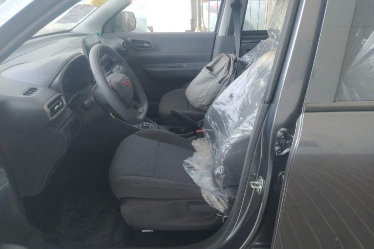 Used Wuling Hongguang New Energy 2024 All-Electric Model 300KM Standard Version
