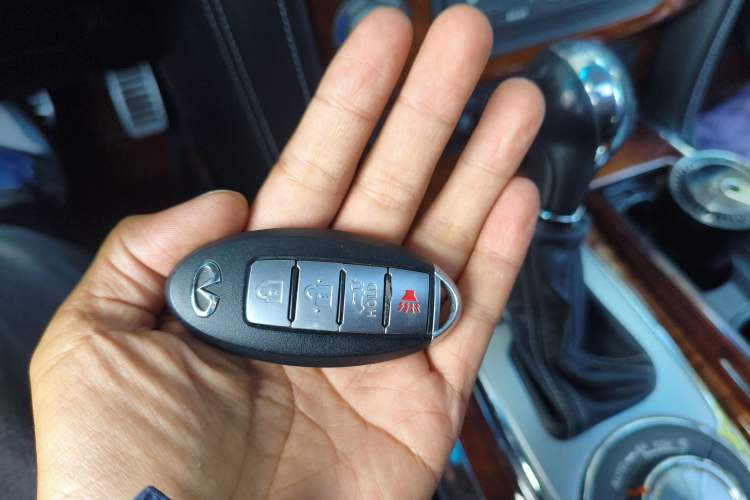 Used Infiniti QX80 2016 5.6L 4WD
