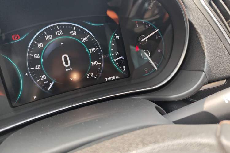 Used Buick Regal 2015 1.6T Elite Tech Model Odometer Close Up