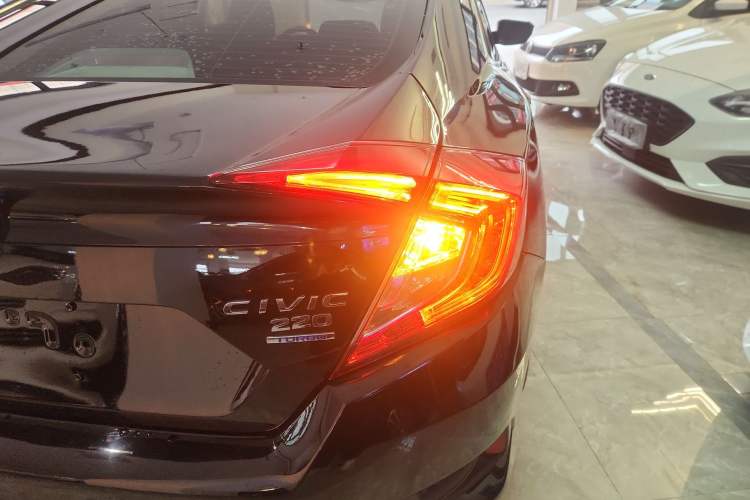 Used Honda Civic 2016 220TURBO Manual Luxury Edition Right Rear Taillight