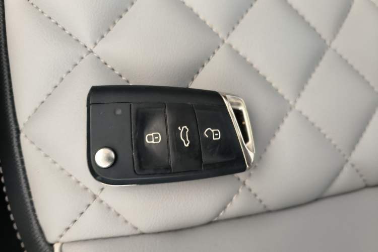 Used Volkswagen Tayron 2023 300TSI Two-Wheel-Drive Luxury Plus Advanced Edition
