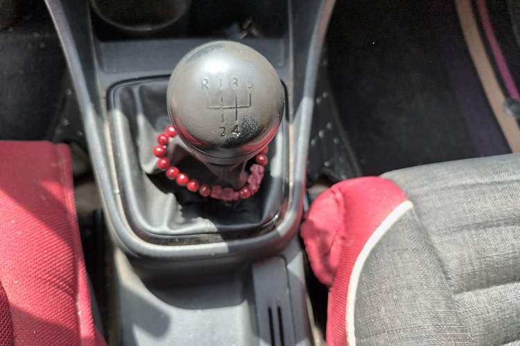 Used Volkswagen Jetta 2015 1.6L Manual Fashion Edition Gear Lever