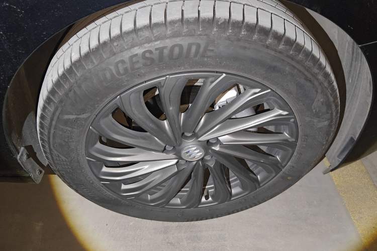 Used Buick LaCrosse 2025 28T Platinum Edition
