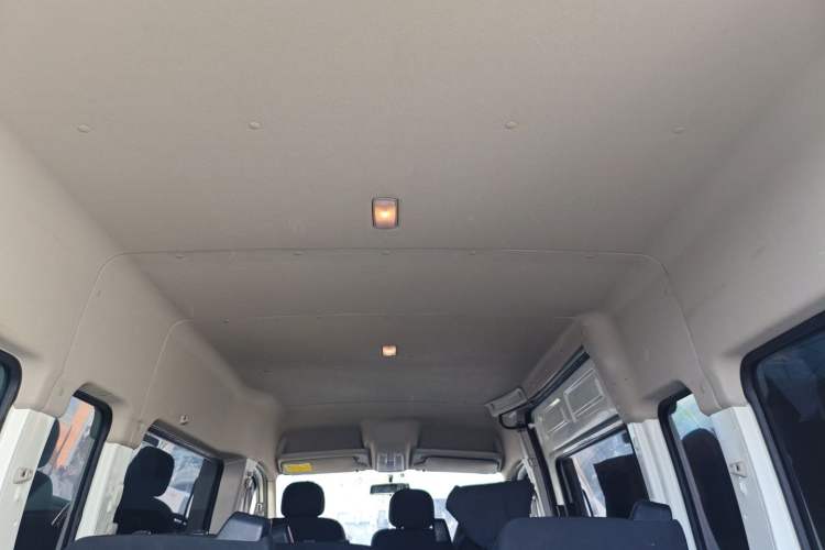 Used SAIC MAXUS Xintu V80 2021 2.0T PLUS Manual All-Around King Long Wheelbase Mid-Roof Variant with 6/7/8/9 Seats
