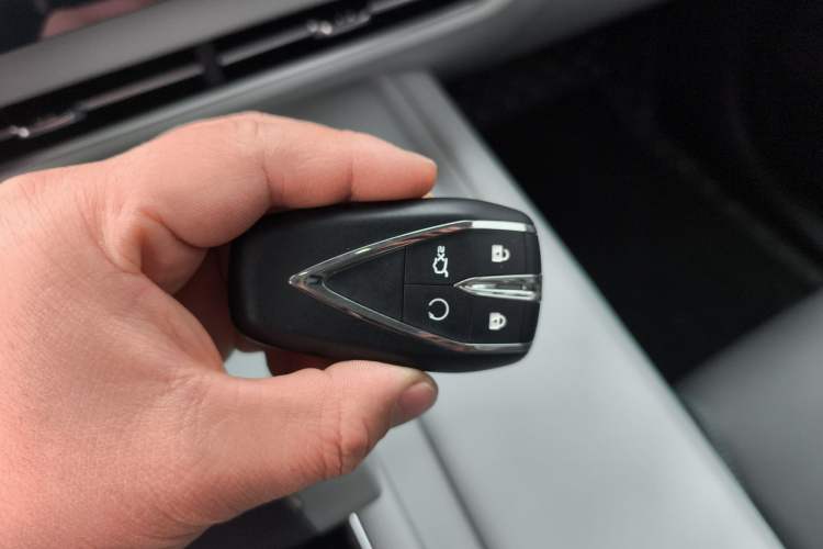 Used Changan UNI-Z New Energy 2024 Blue Whale Smart Electric iDD 125km Beyond Edition
