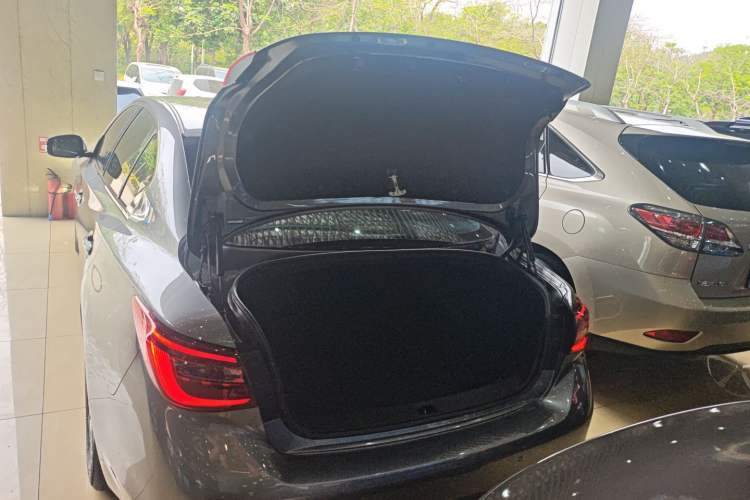 Used Infiniti Q50L 2018 2.0T Enjoyment Edition China V standard Trunk
