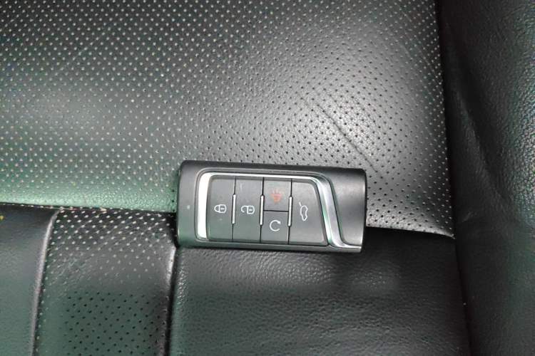 Used GAC Trumpchi GS8 2017 320T Two-Wheel Drive Luxury Smart Connectivity Version (7 Seats)
