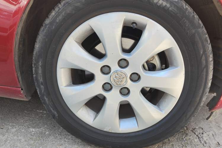 Used Buick Regal 2014 2.0L Elite Fashion Edition Right Front Wheel Hub